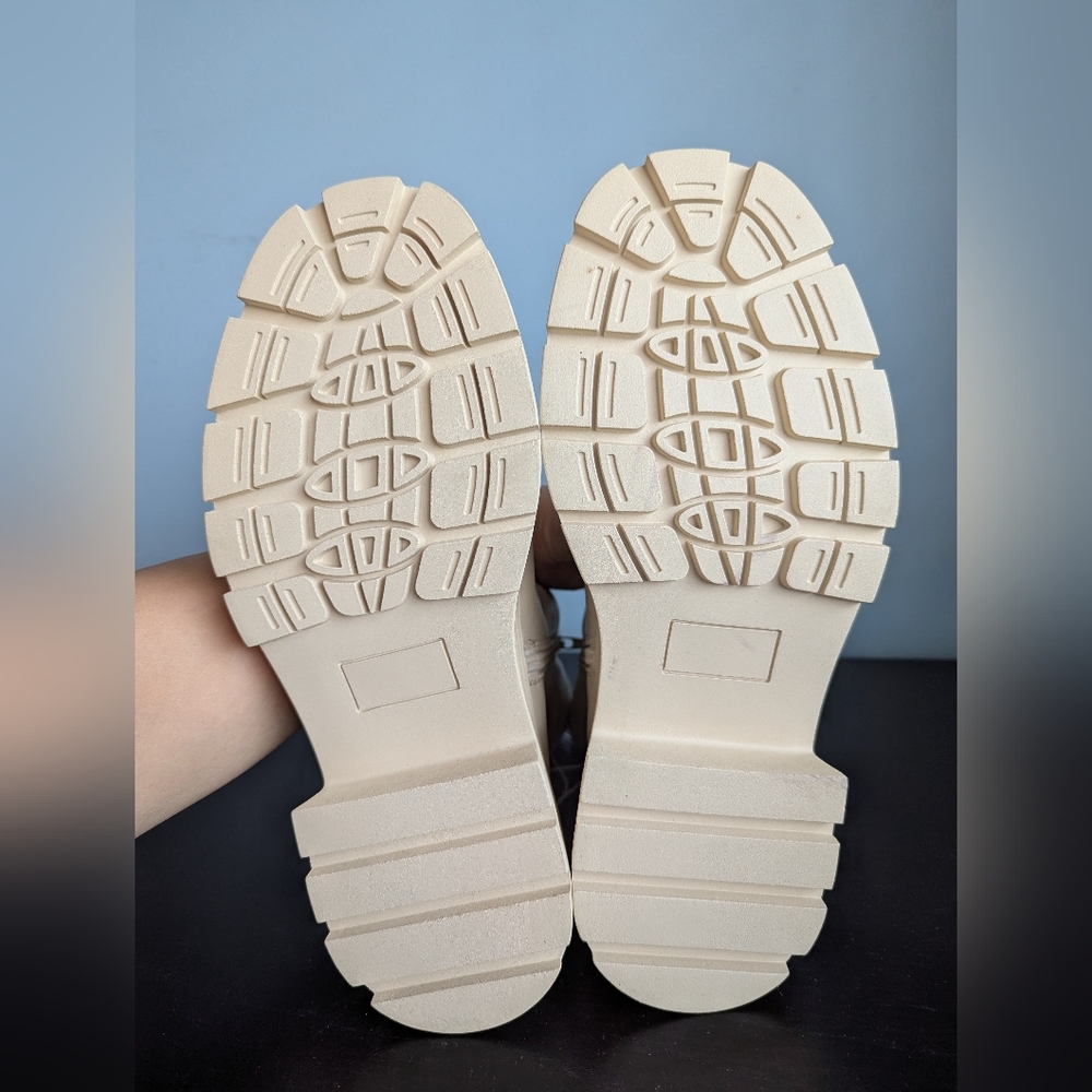 American Eagle Cream Chelsea Boots - Picture 11 of 16
